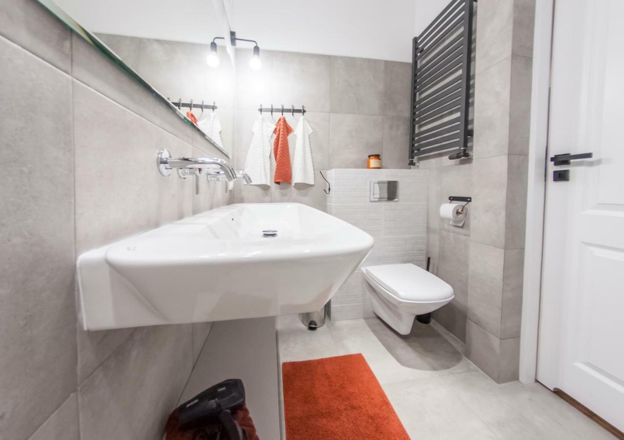 Family Luxury Comfort Old Town Apartament, 1-8, 2 Sypialnie I Salon, Parking W Cenie 그단스크 외부 사진